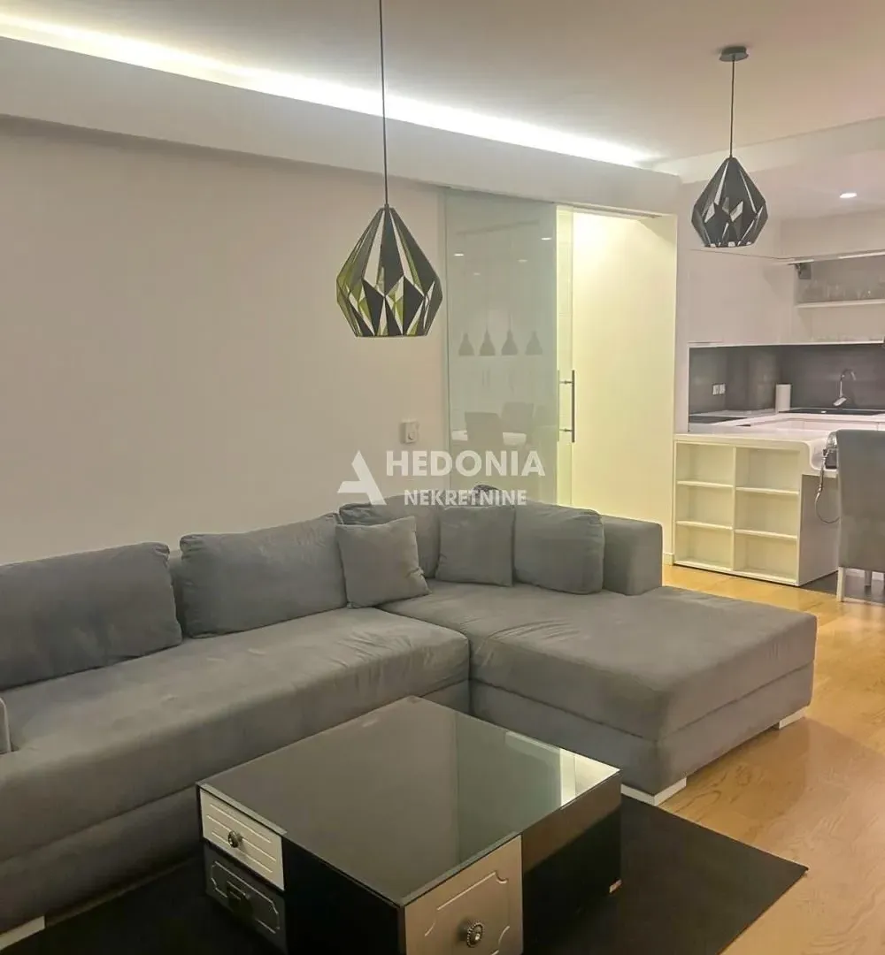 Izdavanje, dvosoban stan, 70m², Novi Beograd Blok 65, Novi Beograd Sve Podlokacije