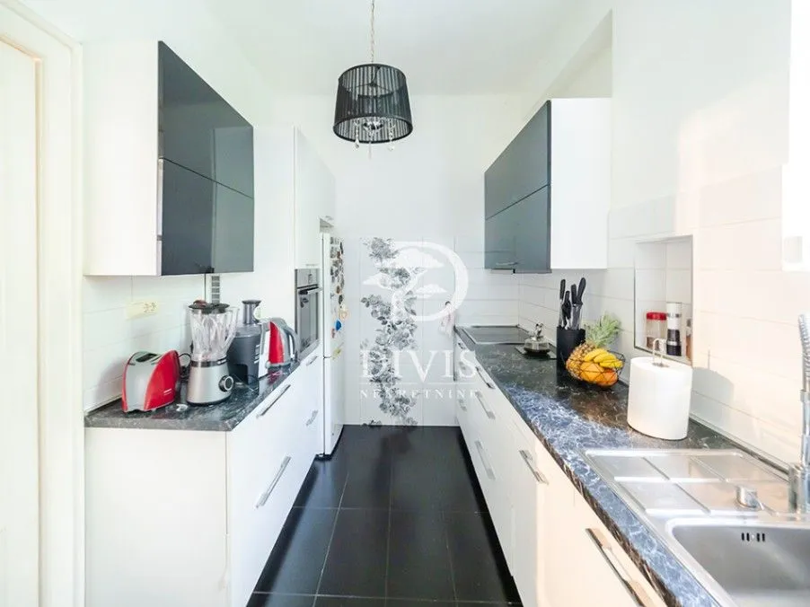 Sale, four bedroom apartment, 123m², Zemun Centar, Zemun Sve Podlokacije