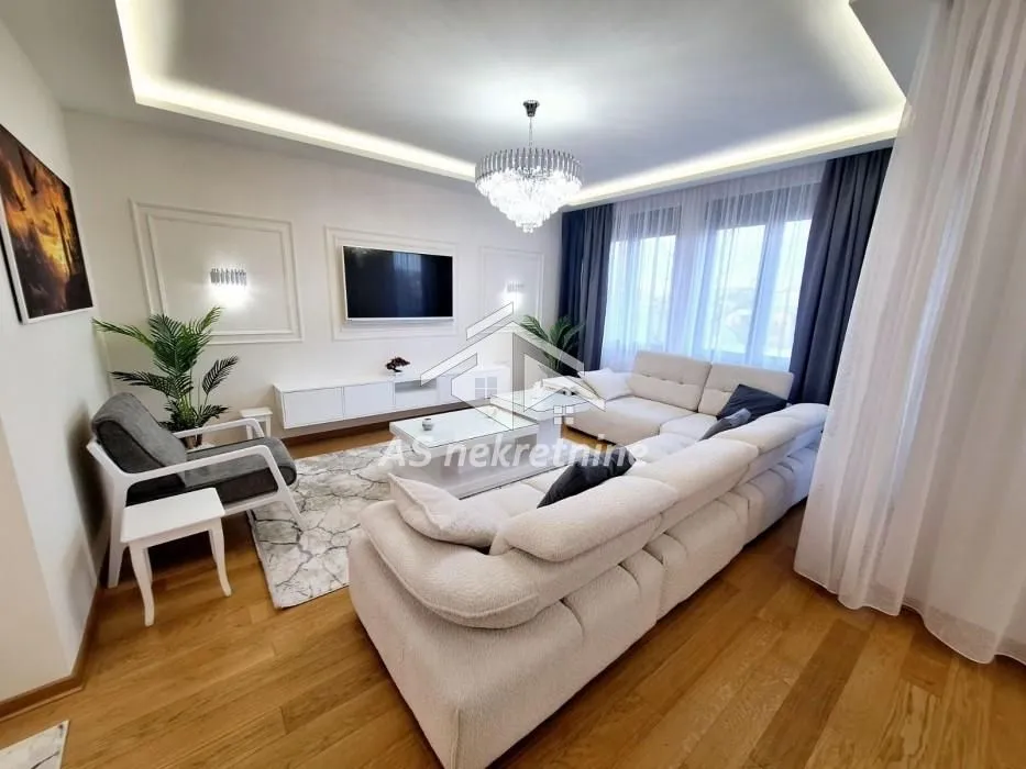 Izdavanje, četvorosoban stan, 126m², Banovo Brdo, Beograd