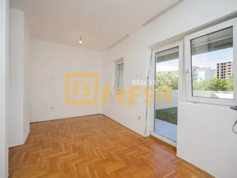 Prodaja, dvosoban stan, 84m², Stari Aerodrom, Podgorica - image 3