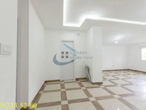 Prodaja, trosoban stan, 68m², Hala Pionir, Palilula Sve Podlokacije - image 3