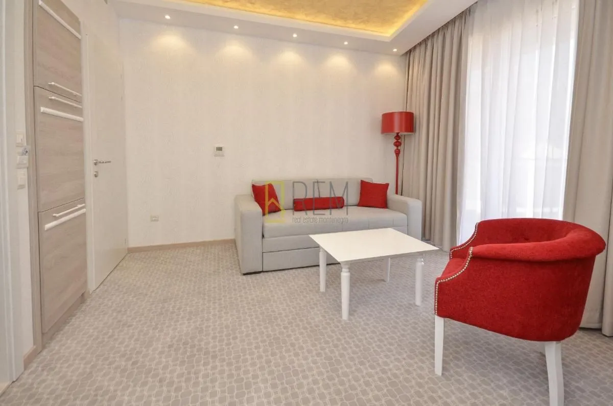 Rent, hospitality venue, 1030m², Centar, Budva