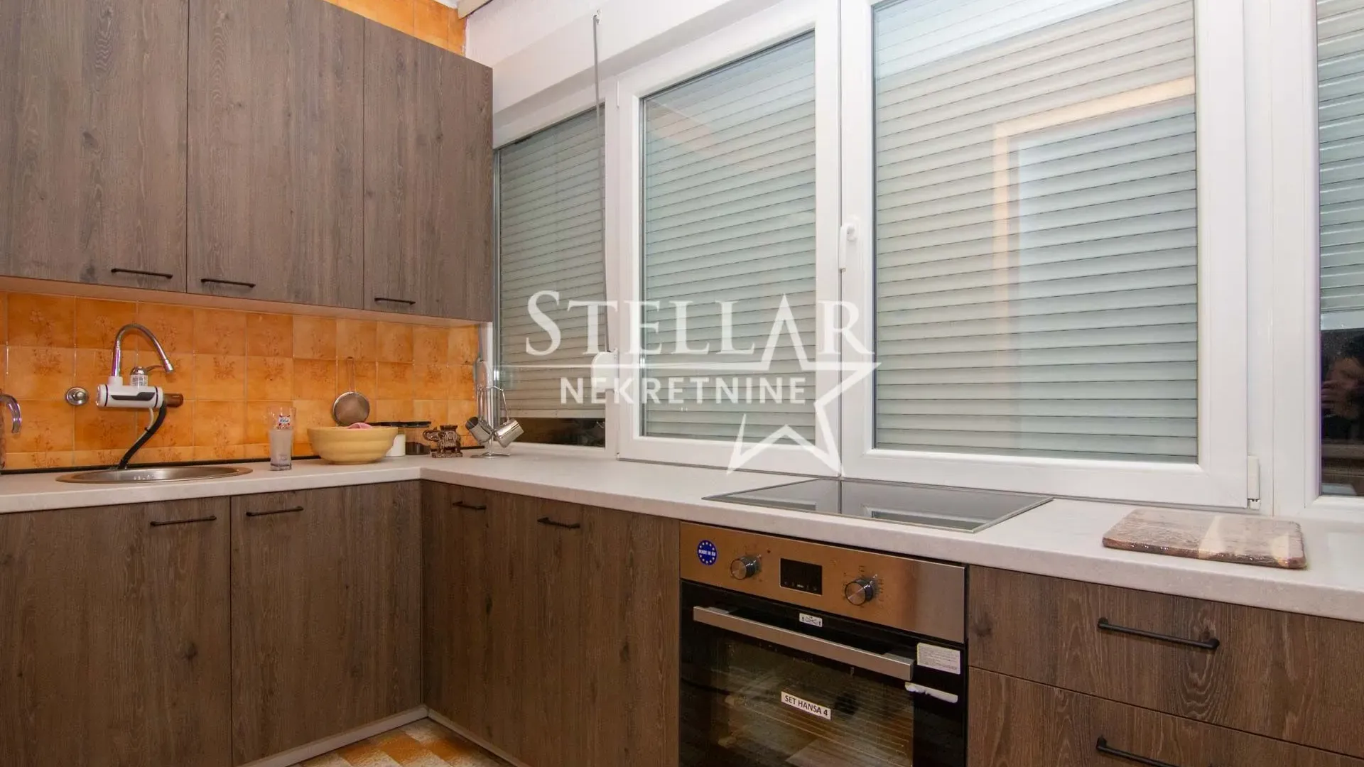 Izdavanje, dvosoban stan, 80m², Centar, Podgorica