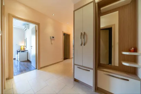 Rent, two bedroom apartment, 70m², Bečići, Budva - image 17