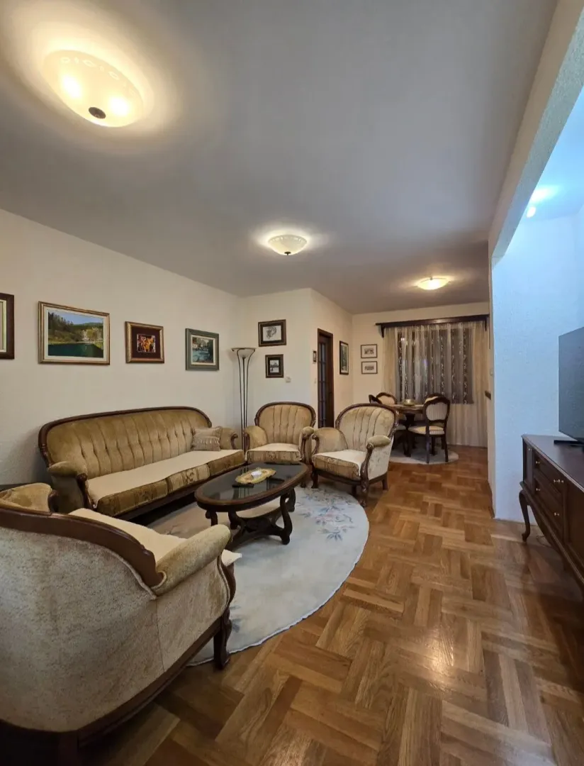 Izdavanje, jednosoban stan, 65m², Tološi, Podgorica