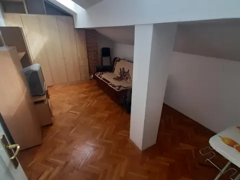 Izdavanje, jednosoban stan, 45m², Centar, Novi Sad - image 7