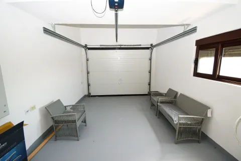 Rent, house, 140m², Velje Brdo, Podgorica - image 19