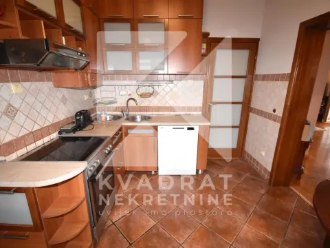 Rent, house, 300m², Ibričevina, Podgorica - image 6