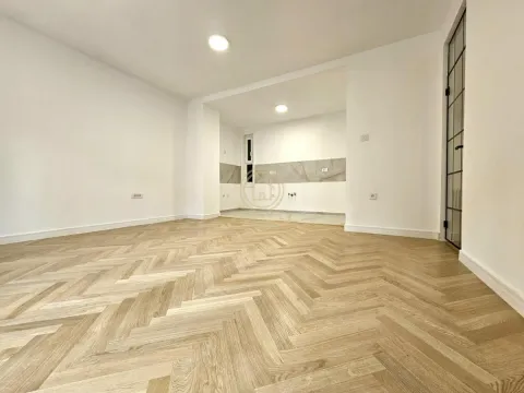Prodaja, četvorosoban stan, 112m², Stari grad, Novi Sad - image 1