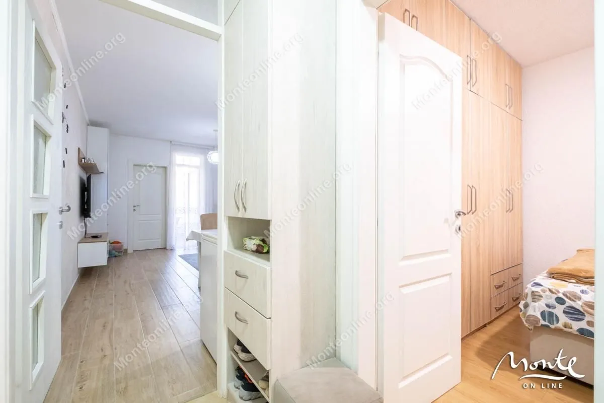 Prodaja, dvosoban stan, 48m², Dobrota, Kotor