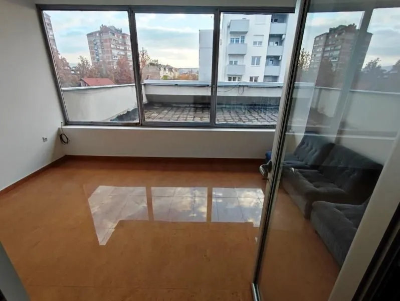 Rent, office space, 91m², Centar, Niš