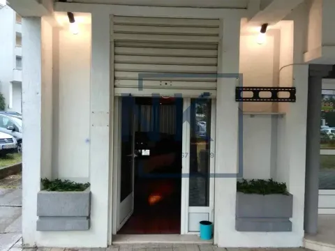 Poslovni prostor in Preko Morače