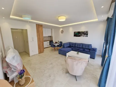 Rent, one bedroom apartment, 47m², Budva, Crna Gora - image 9