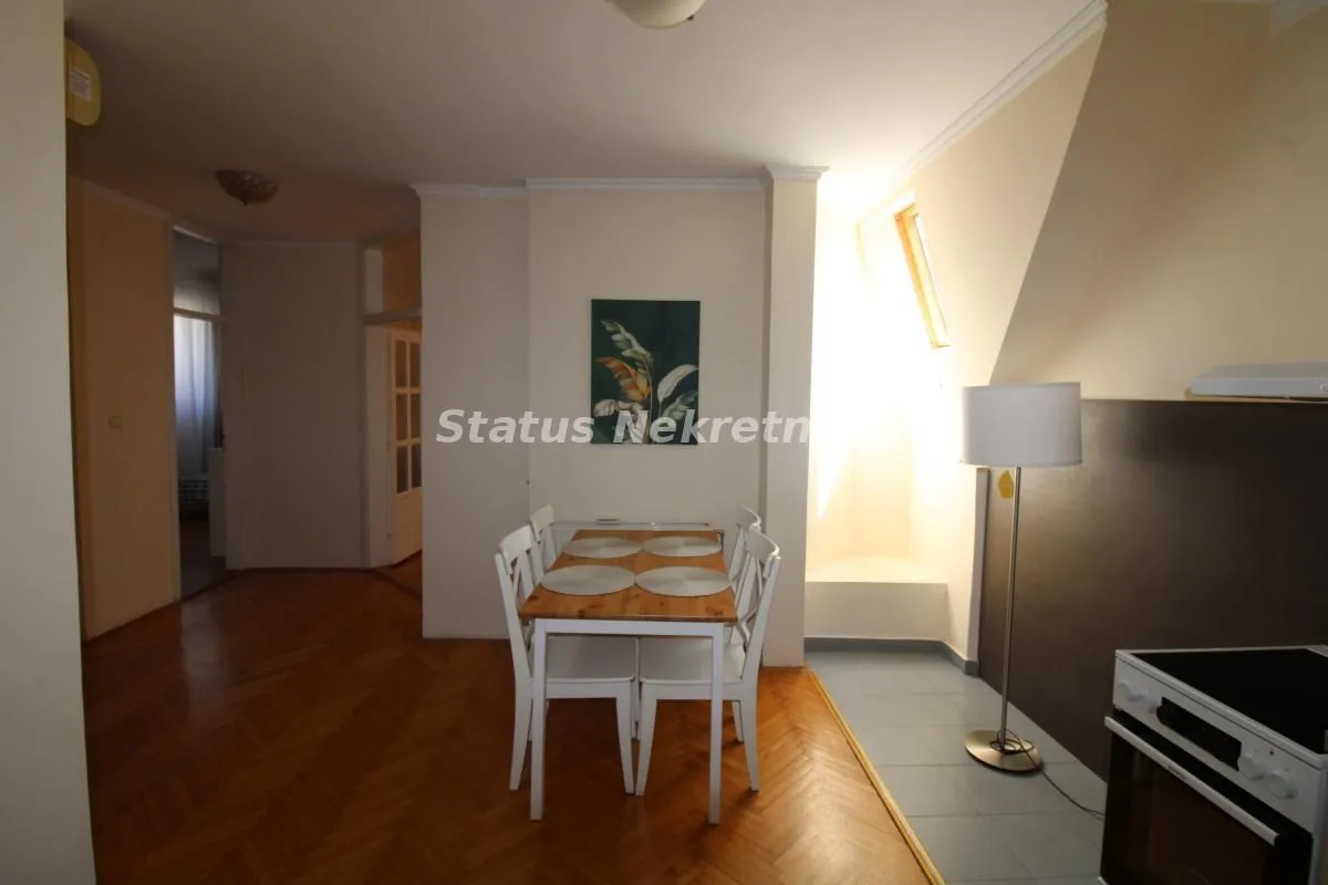 Izdavanje, četvorosoban stan, 75m², Centar, Novi Sad