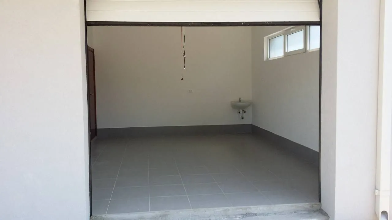 Prodaja, kuća, 300m², Centar, Bar