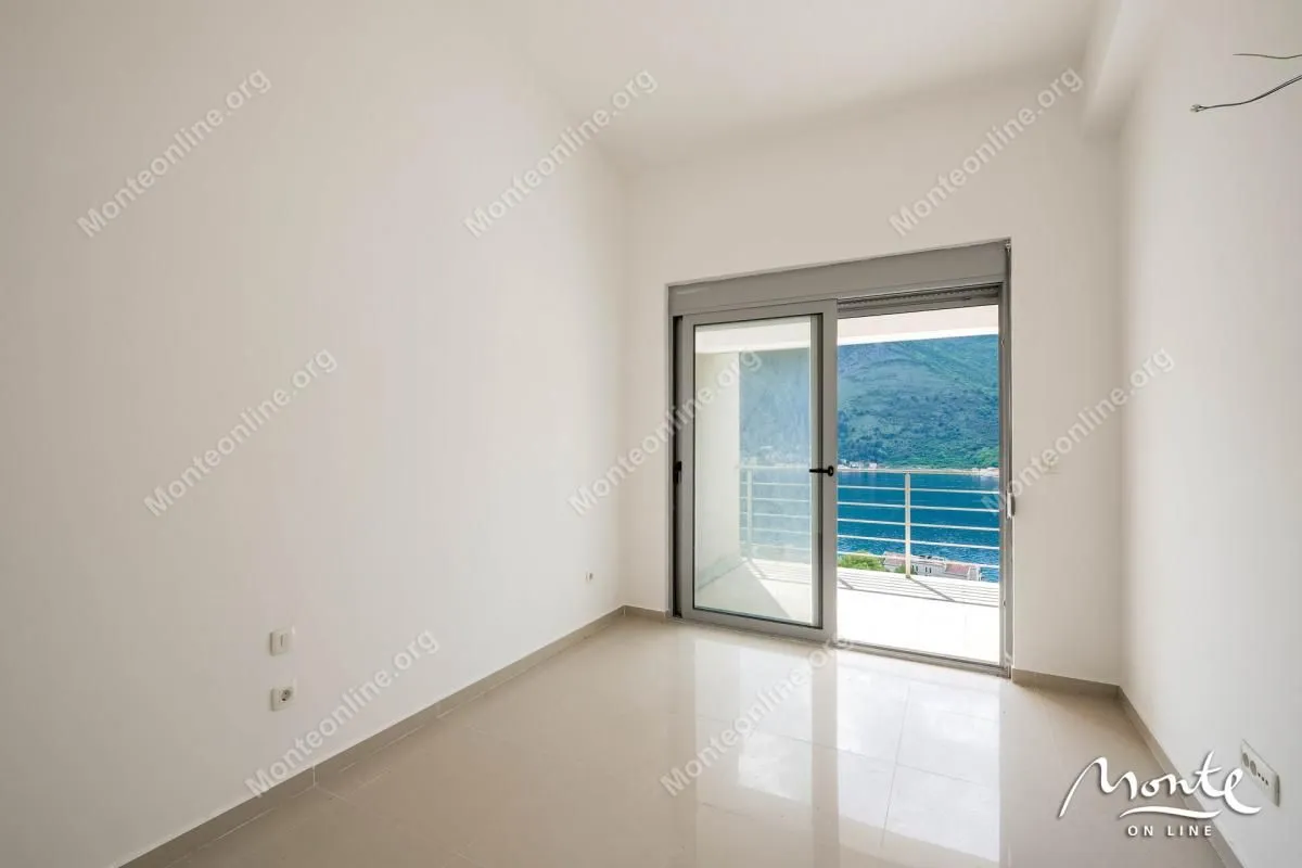 Prodaja, trosoban stan, 103m², Dobrota, Kotor