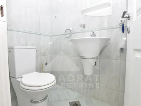 Izdavanje, kuća, 250m², Zagorič, Podgorica - image 26
