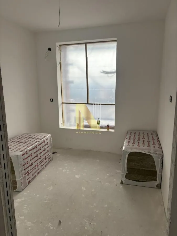 Prodaja, četvorosoban stan, 84m², Zemun Sve Podlokacije, Beograd