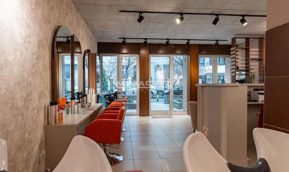Sale, office space, 140m², Čubura, Beograd