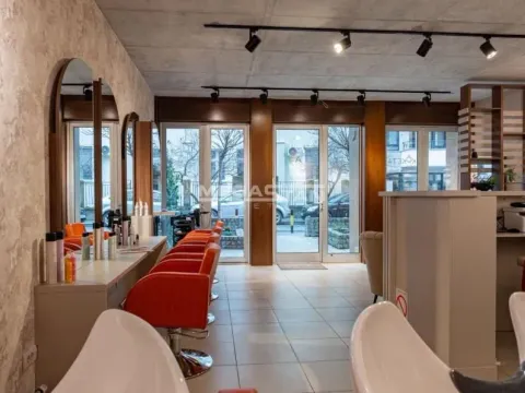 Sale, office space, 140m², Čubura, Beograd - image 1