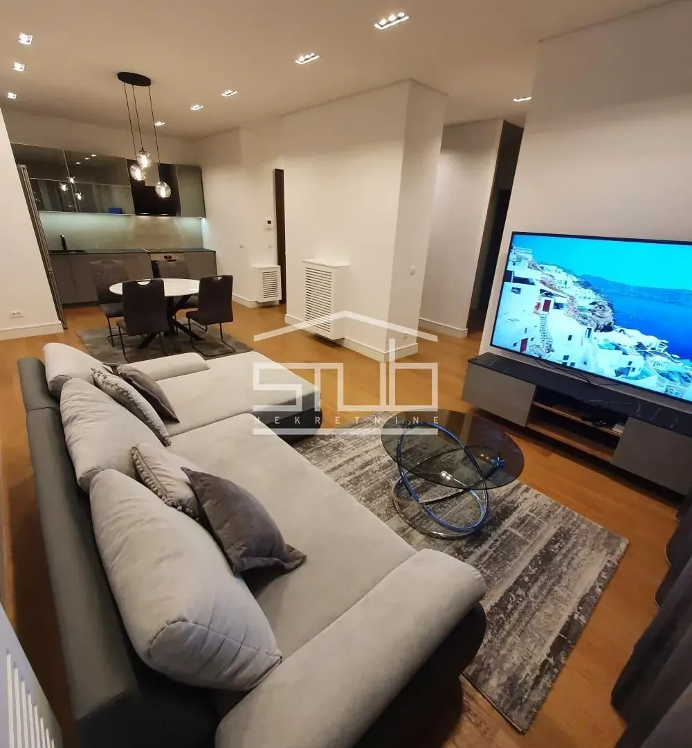 Izdavanje, trosoban stan, 88m², Savski Trg, Beograd