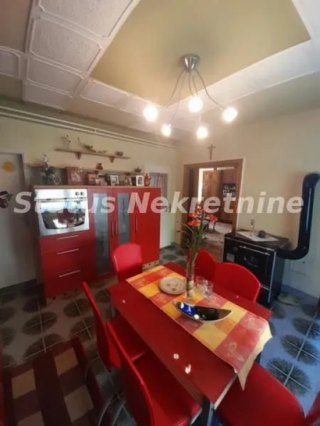 Prodaja, kuća, 194m², Šid, Srbija