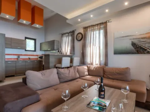 Prodaja, kuća, 560m², Šušanj, Bar - image 11