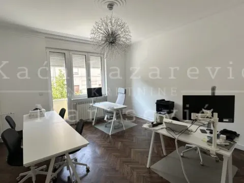 Izdavanje, četvorosoban stan, 106m², Kalenić Pijaca, Vračar Sve Podlokacije