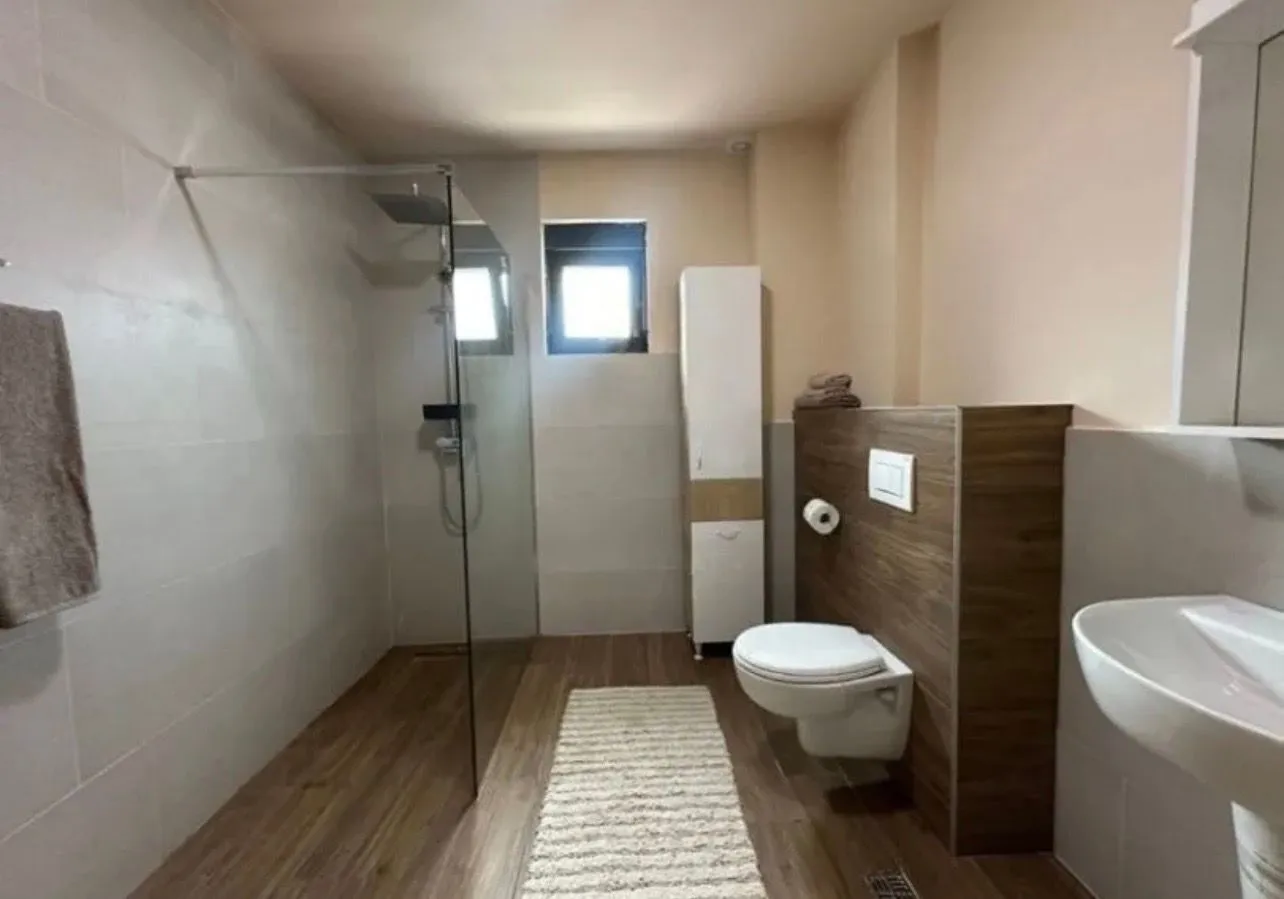 Izdavanje, dvosoban stan, 76m², Dalmatinska ulica, Podgorica