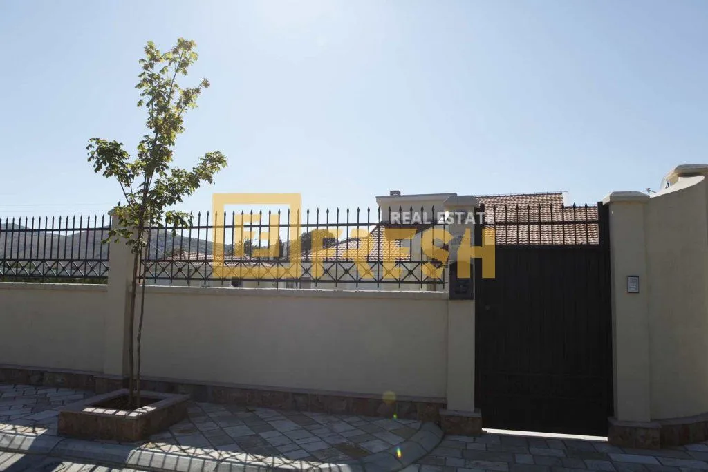 Prodaja, kuća, 304m², Kokoti, Podgorica