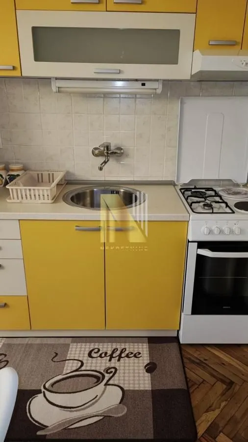 Izdavanje, jednosoban stan, 37m², Salajka, Novi Sad Sve Podlokacije