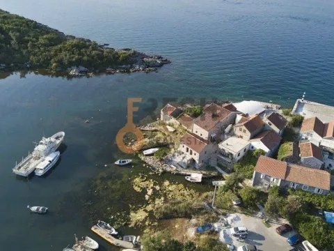 Prodaja, kuća, 400m², Tivat, Crna Gora - image 19