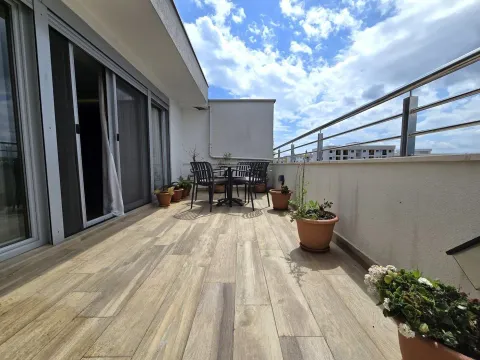 Prodaja, stan, 194m², Pobrežje, Podgorica - image 6