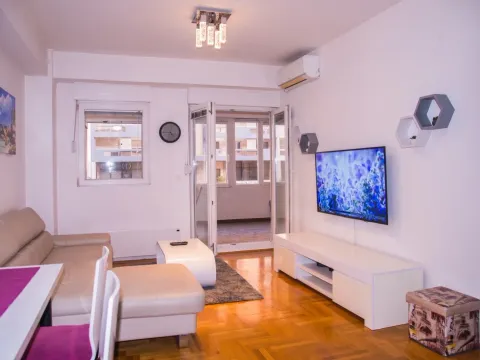 Stan-na-dan, trosoban stan, 58m², Centar, Nikšić - image 4