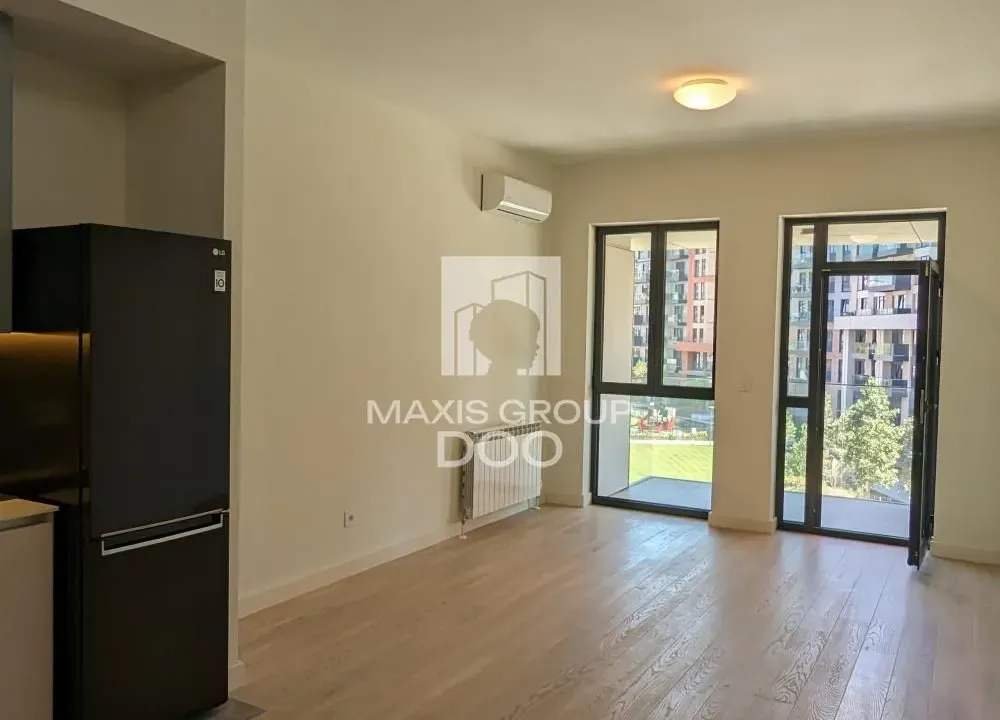 Izdavanje, poslovni prostor, 54m², Savski Venac, Beograd