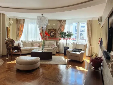 Prodaja, četvorosoban stan, 140m², Vračar Sve Podlokacije, Beograd