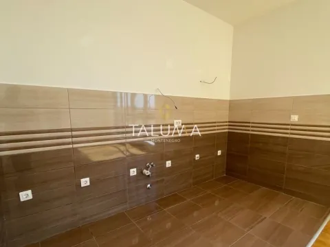 Izdavanje, dvosoban stan, 74m², Stari Aerodrom, Podgorica - image 2