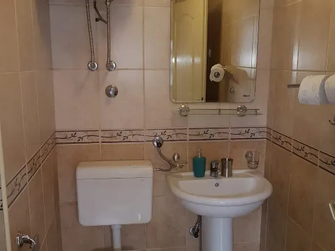 Izdavanje, garsonjera, 30m², Centar, Tivat - image 7