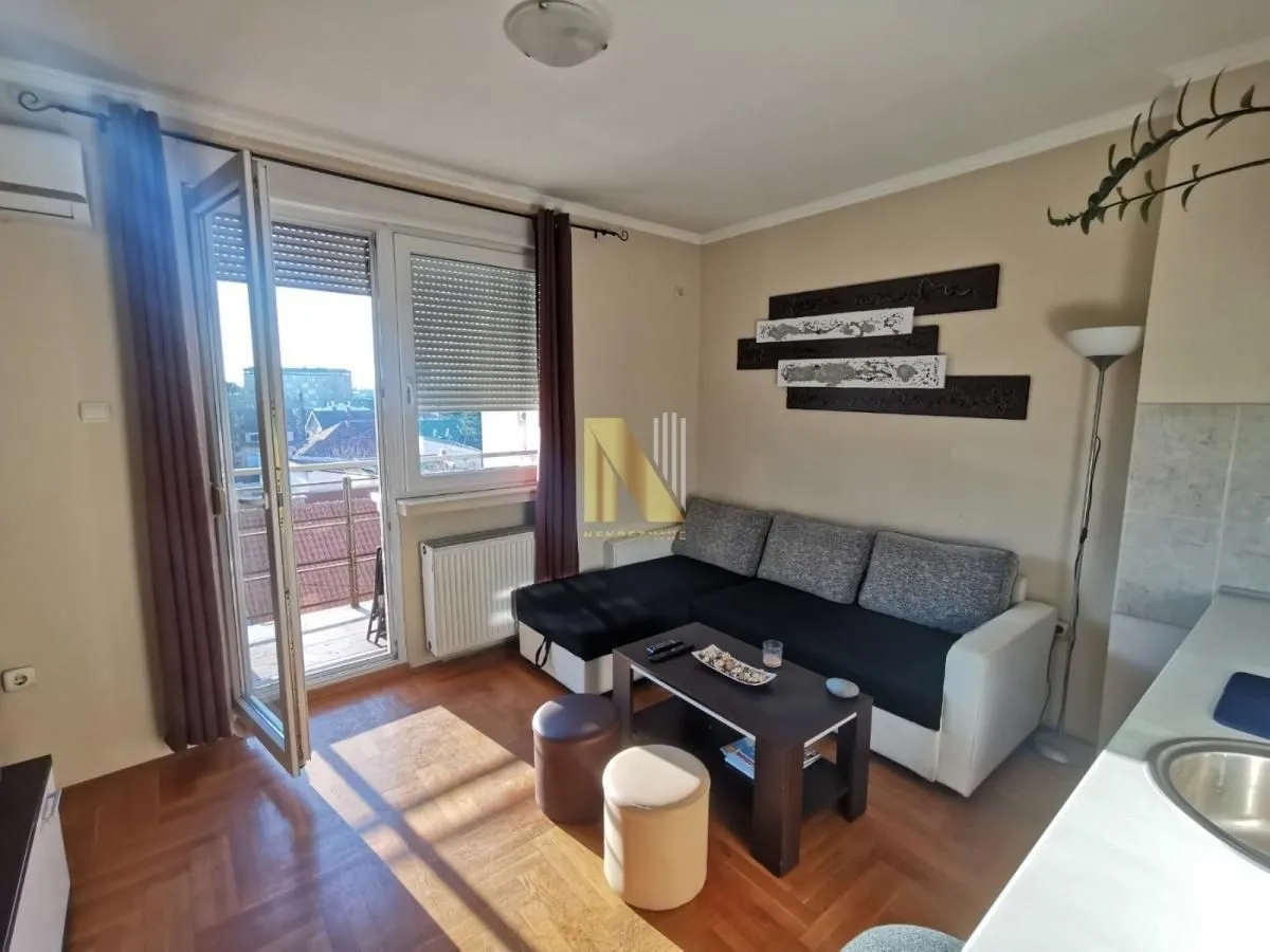 Prodaja, garsonjera, 23m², Bulevar Oslobodjenja, Novi Sad Sve Podlokacije