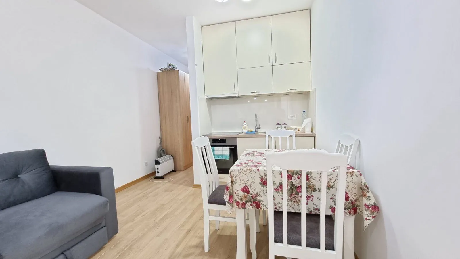 Izdavanje, garsonjera, 30m², Budva, Crna Gora
