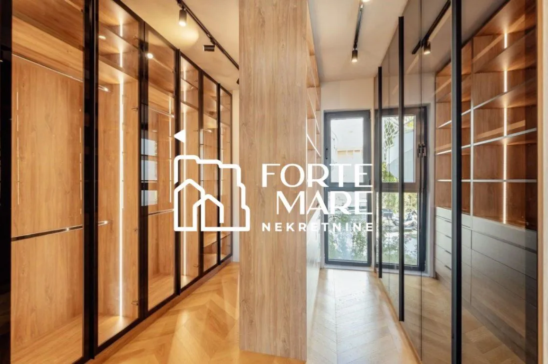 Prodaja, trosoban stan, 152m², Savina, Herceg Novi
