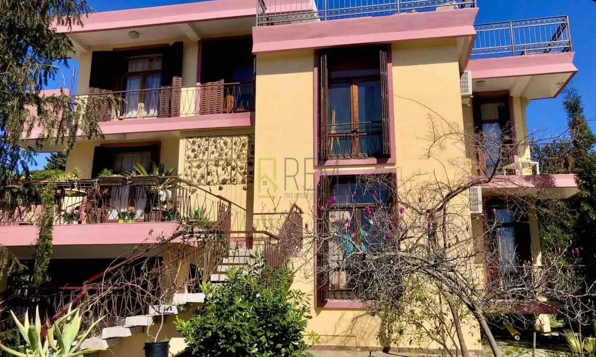 Sale, house, 300m², Šušanj, Bar