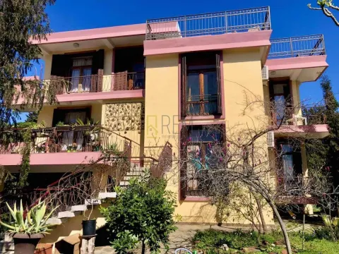 Sale, house, 300m², Šušanj, Bar