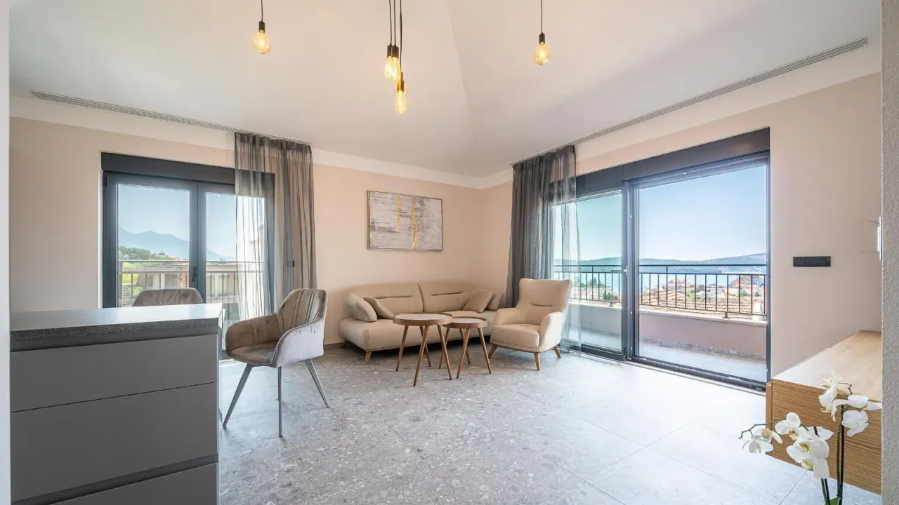 Prodaja, dvosoban stan, 78m², Centar, Tivat