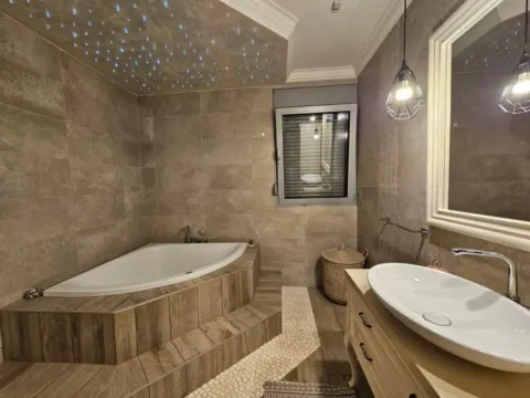 Izdavanje, trosoban stan, 147m², Gorica C, Podgorica - image 10