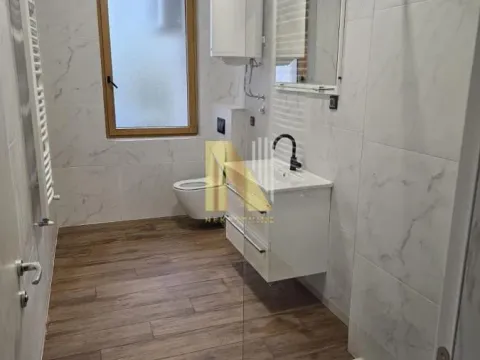 Rent, four bedroom apartment, 120m², Vračar Sve Podlokacije, Beograd - image 12