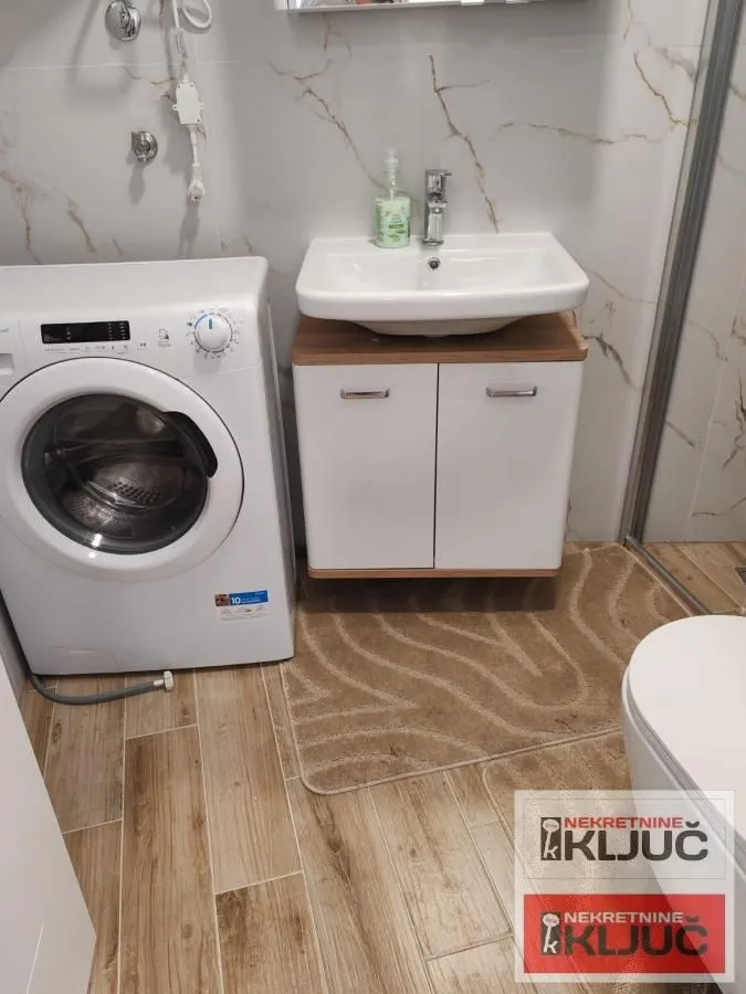 Izdavanje, jednosoban stan, 39m², Rotkvarija, Novi Sad Sve Podlokacije