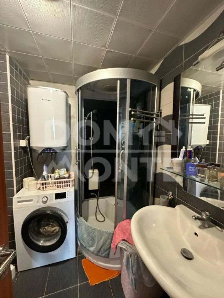 Izdavanje, dvosoban stan, 115m², Centar, Tivat