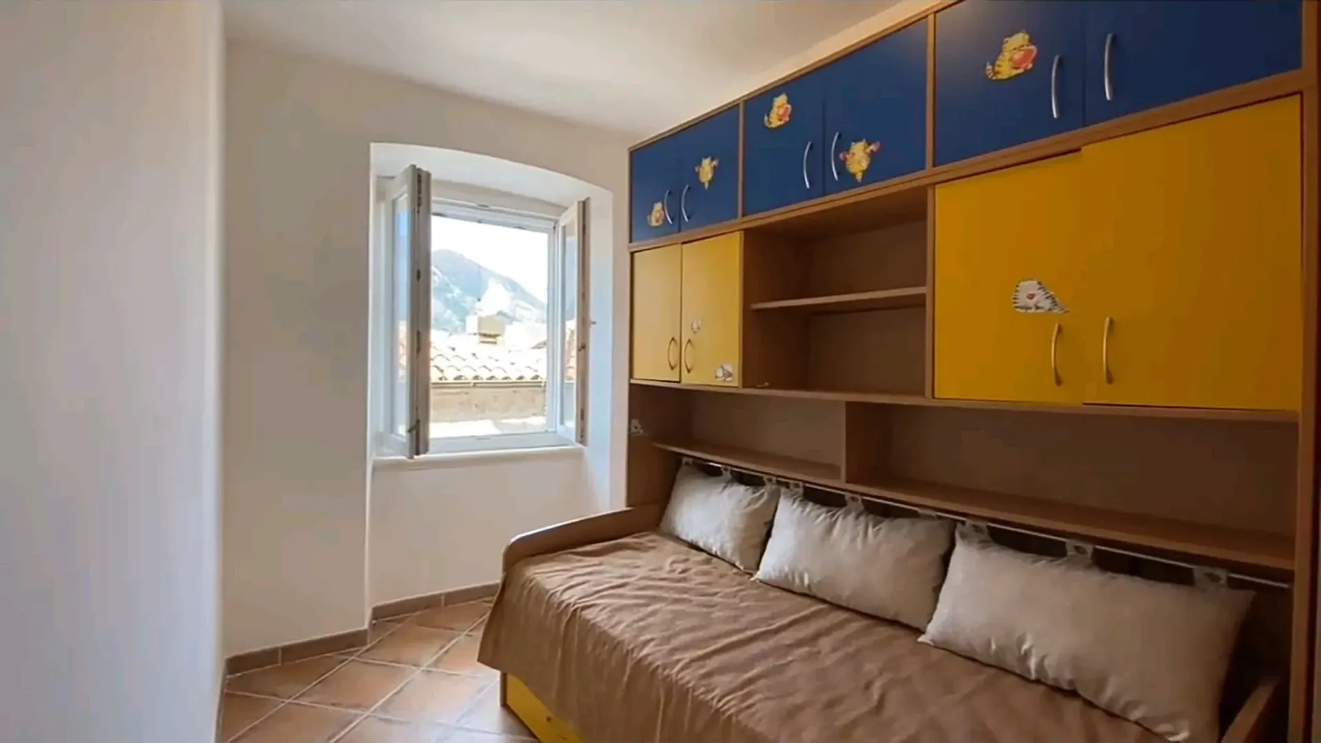 Prodaja, dvosoban stan, 75m², Stari Grad Kotor, Kotor