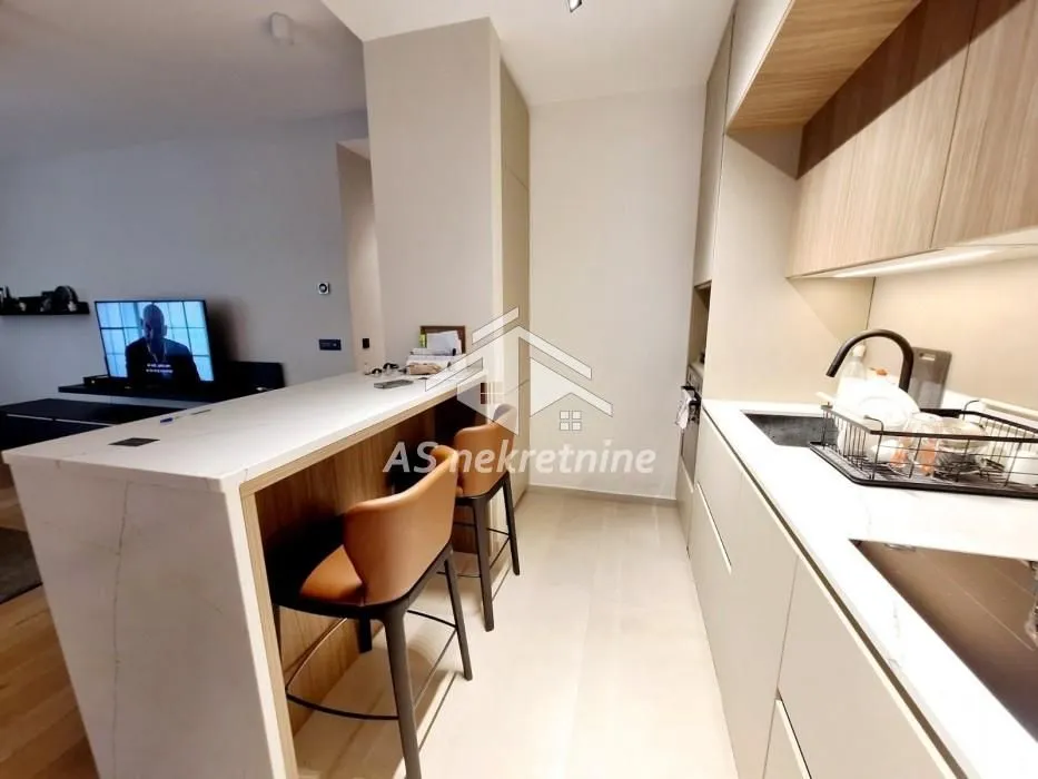 Izdavanje, četvorosoban stan, 120m², Stari Grad, Beograd